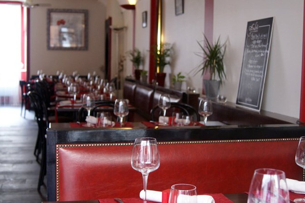 Les Banquettes Rouges Restaurant, Blois interior