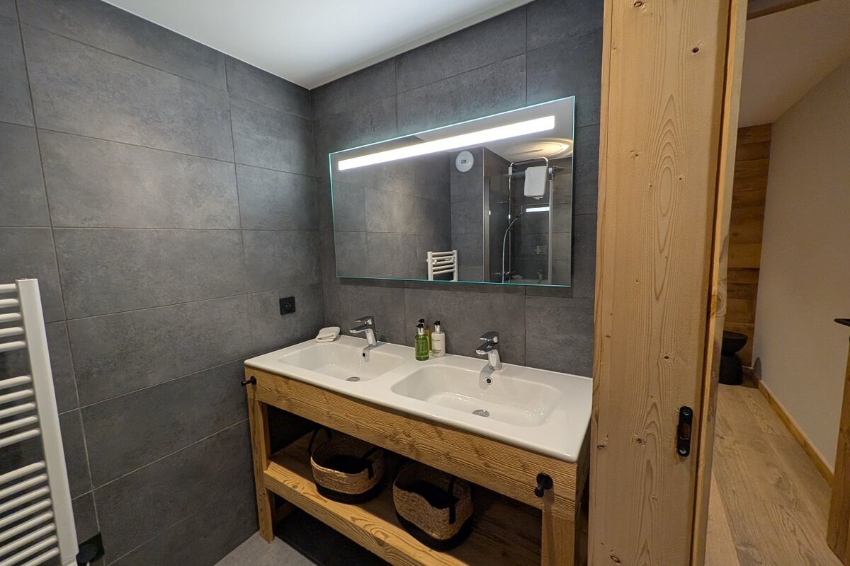 A bathroom with two sinks and a mirror
