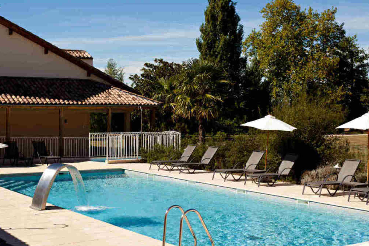 Chateau Grand Barrail, Saint Emilion outdoor swimming pool