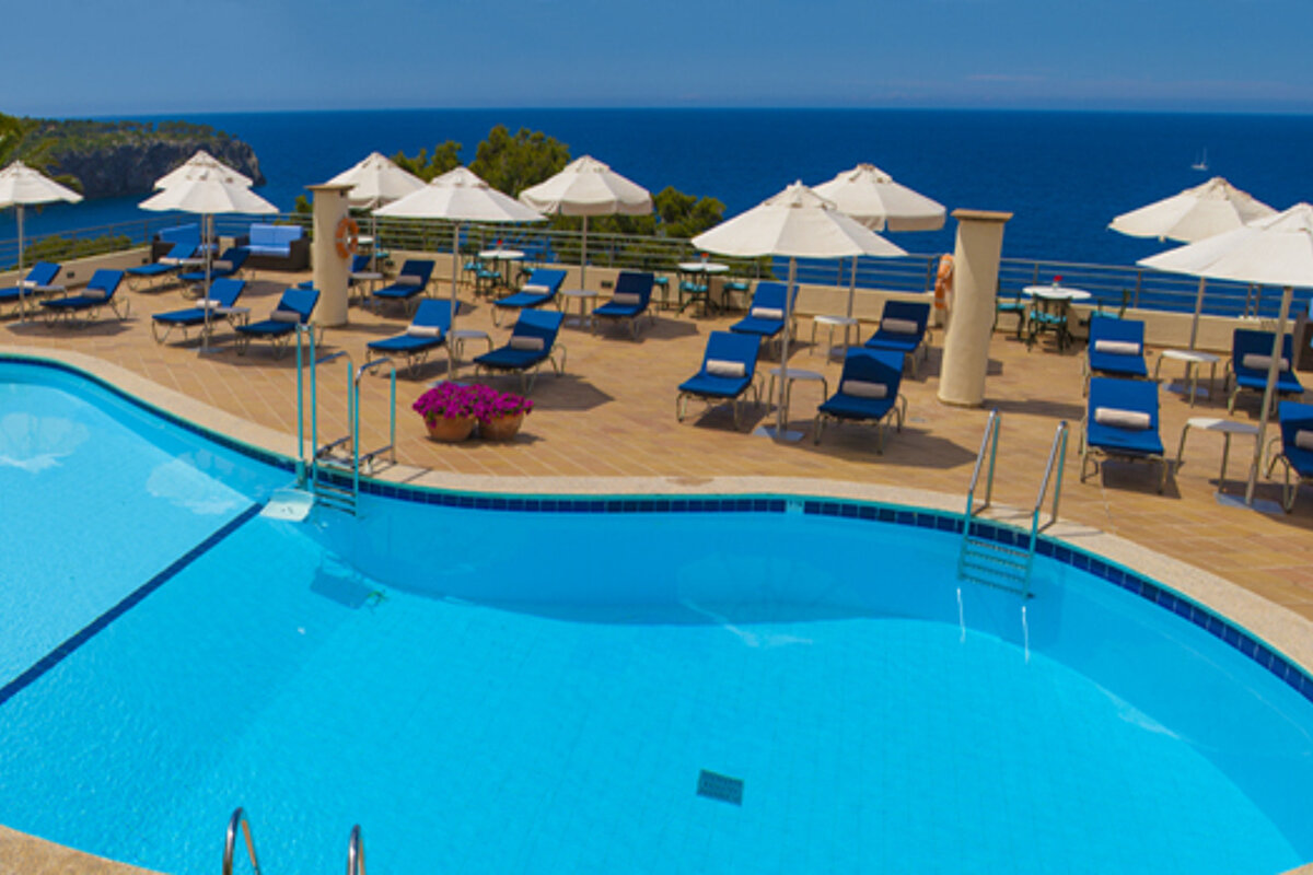 Costa D'Or Hotel, Deia pool
