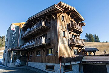 A building with the word crycha on it