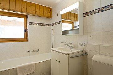 Pipeau 208 Duplex Apartment, Verbier Centre bathroom