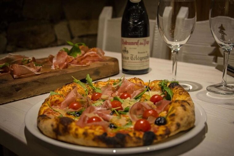 Pizzeria La Pignatta Restaurant, Tignes Val Claret style of cuisine