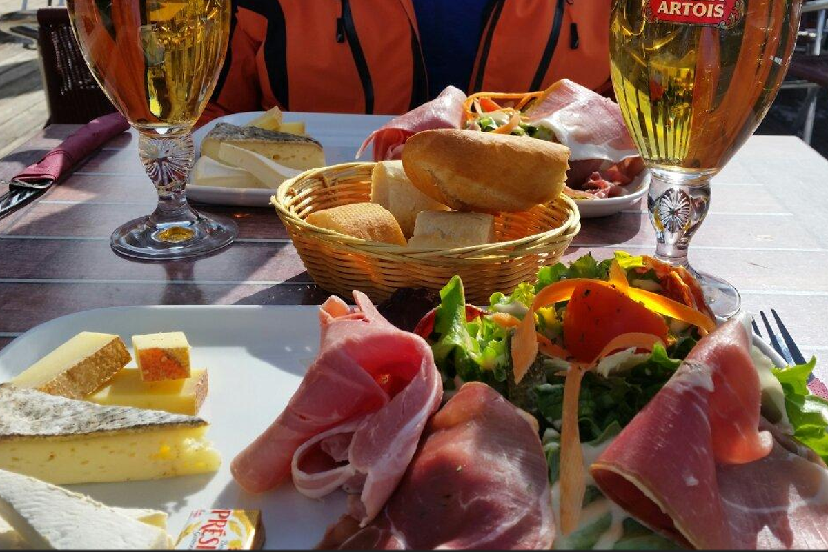 Les Lhottys Restaurant, Les Gets style of cuisine