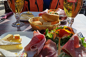 Les Lhottys Restaurant, Les Gets style of cuisine