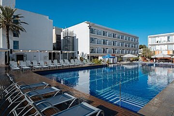Puchet Hotel, San Antonio pool