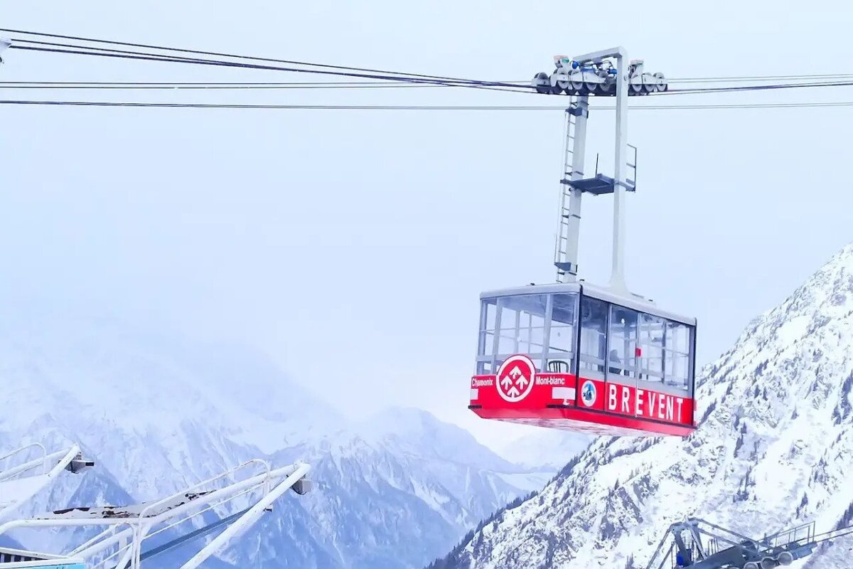 A ski lift with the word brevet on the side