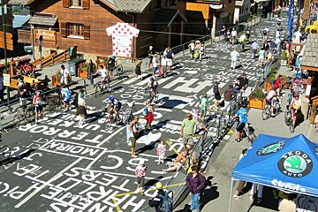 Supporters paint the roads with the names of their hero's!