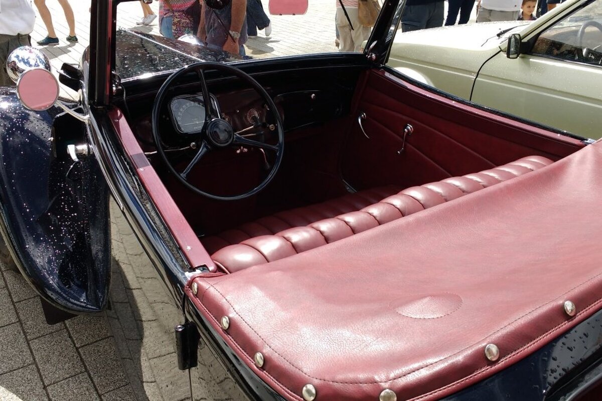 classic cars in 2 alpes Vintage Car Show