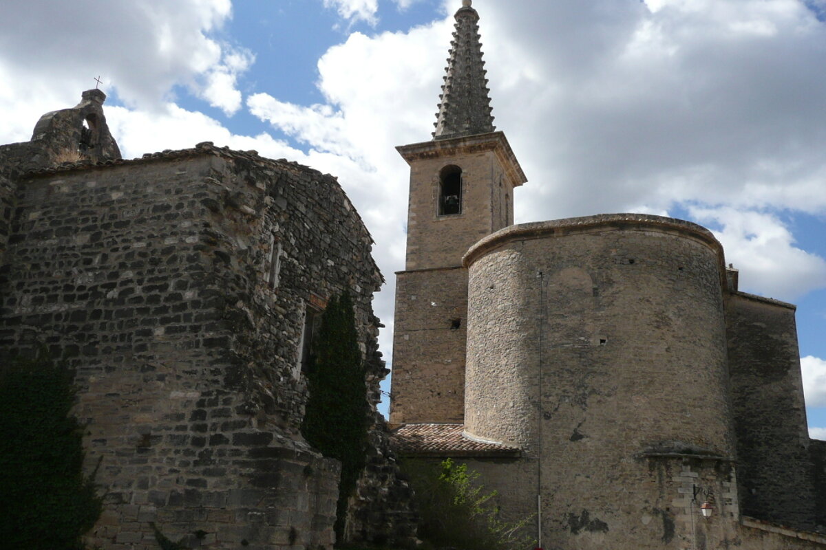 a church in caumont sur durance