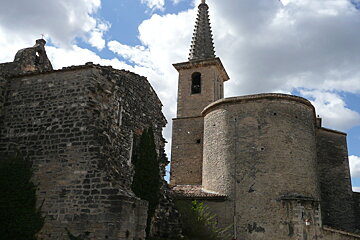 a church in caumont sur durance