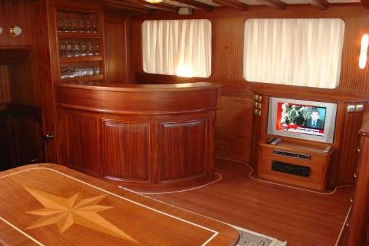 Goleta Turca 80' Sailing Yacht, Ibiza saloon