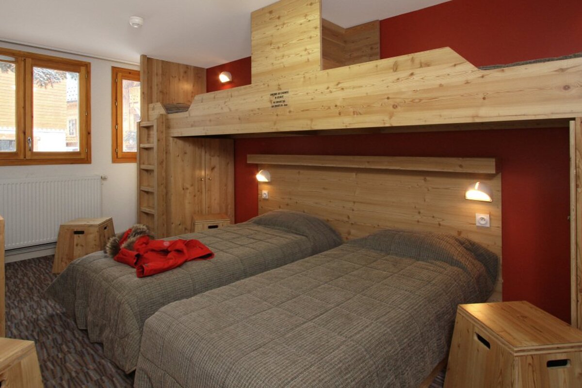 UCPA Holiday Centre, Les Deux Alpes bedroom