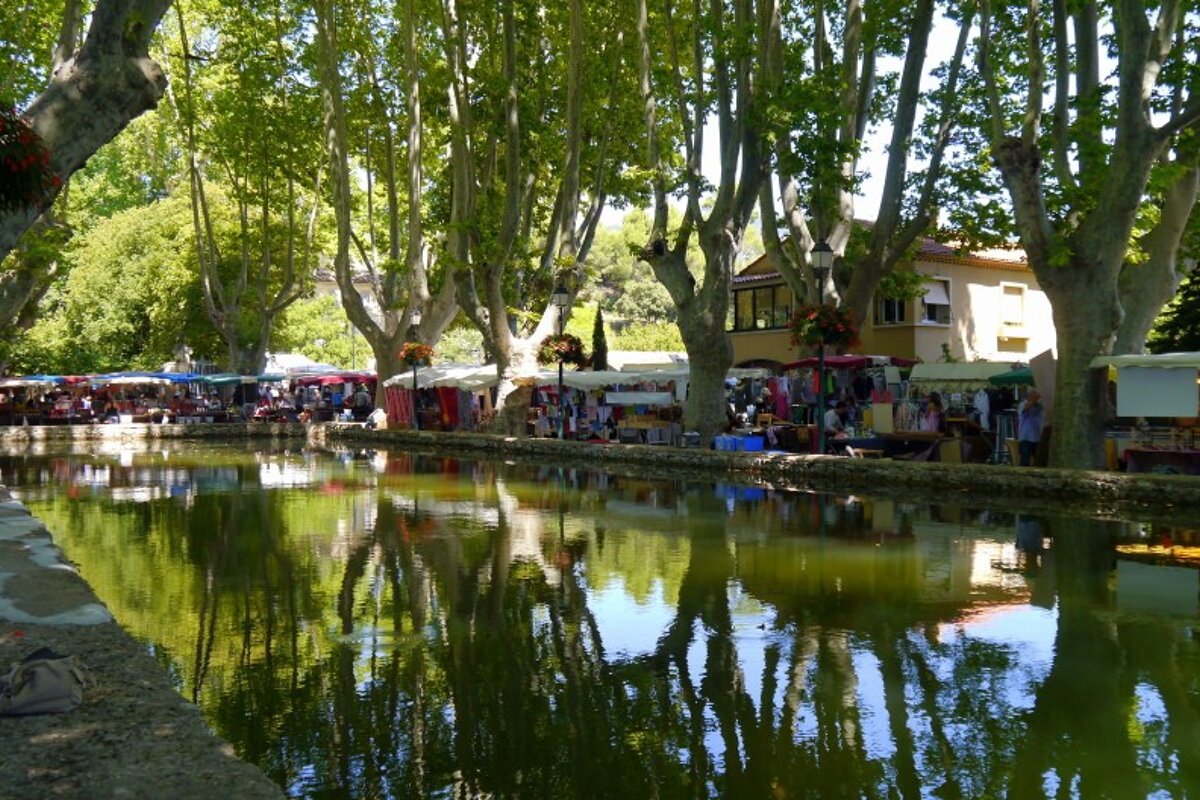 Cucuron Market
