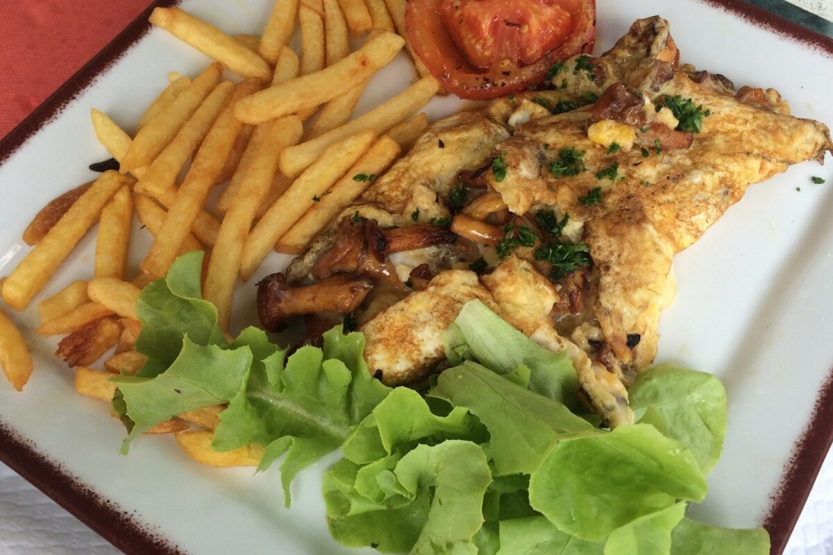 omelette and chips