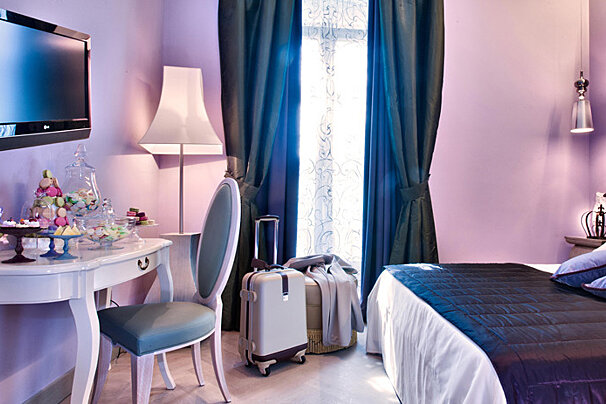 Chateau Monfort Hotel, Milan - Centre double bedroom