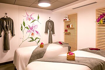 Cinq Mondes Spa, Antibes treatment room