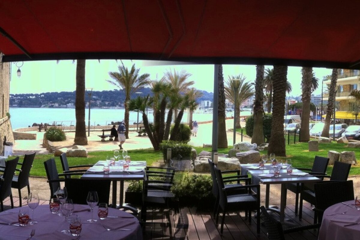 Golden Beef Steakhouse, Antibes garden