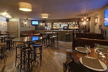 Spitting Feathers Pub, Plagne Bellecote interior