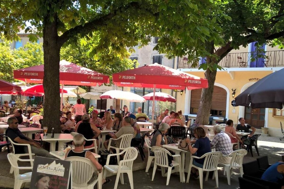 Le Louvre Restaurant, Sault restaurant terrasse