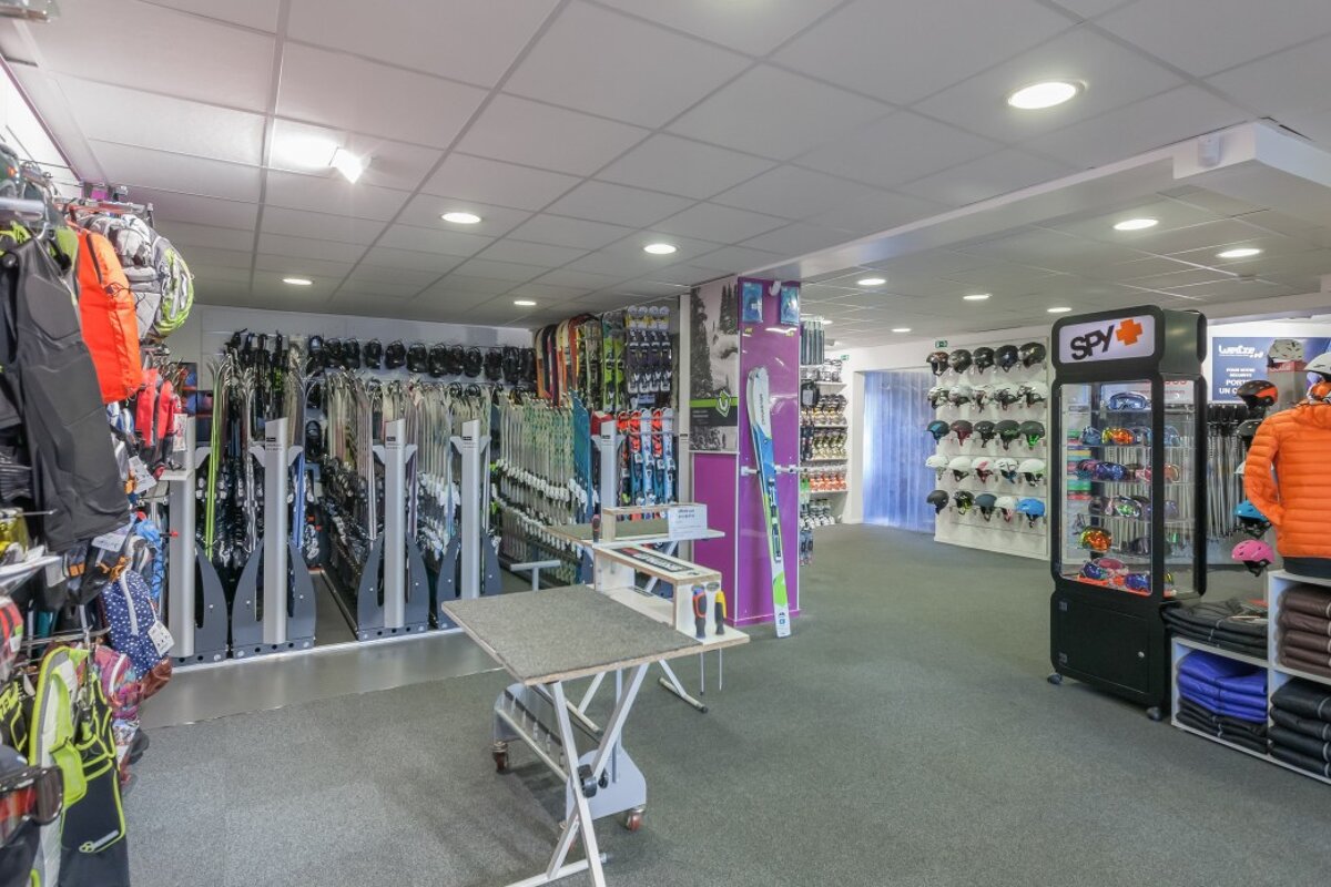 Skimium - Altitude Sports Eclose Ski Hire, Alpe d'Huez shop interior