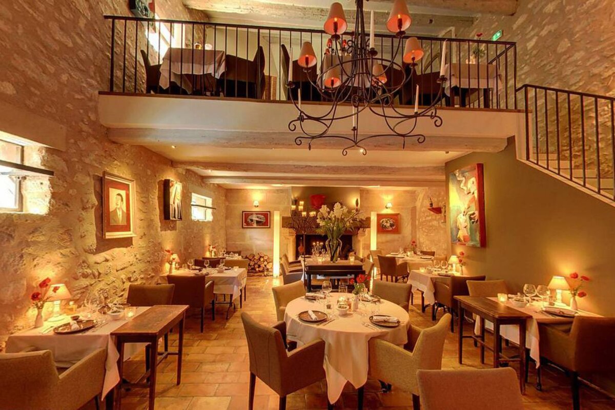 Auberge de la Reine Jeanne Hotel, Saint Remy de Provence hotel restaurant