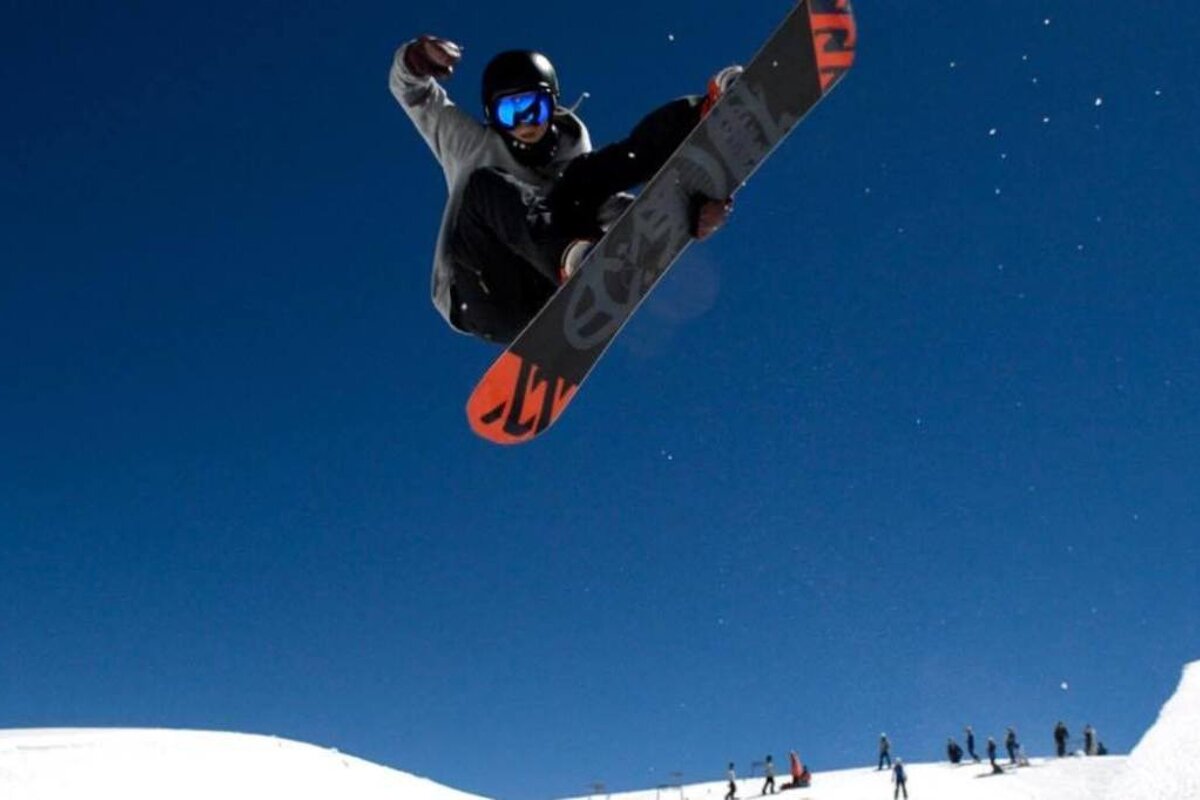 a snowboarder jumping in a pipe