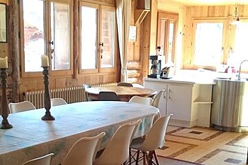 Les Ardoisiers Chalet, Morzine dining area