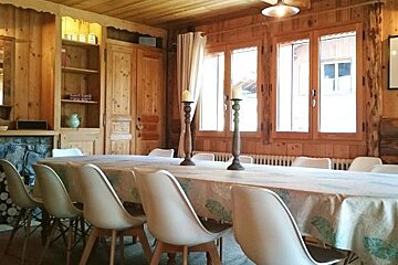 Les Ardoisiers Chalet, Morzine dining area