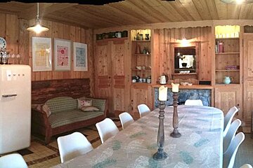 Les Ardoisiers Chalet, Morzine dining area