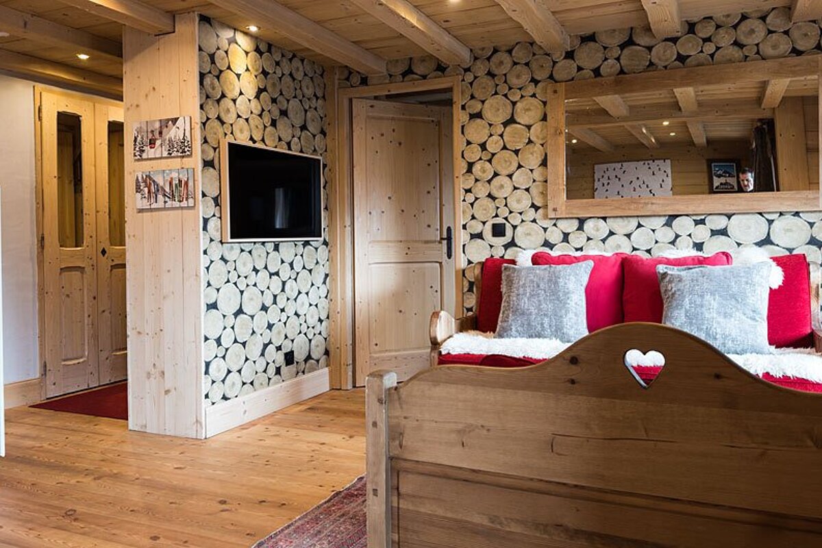 A living room with logs on the wall and a couch