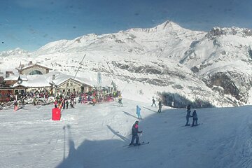 Busy Ski Slopes for New Year Week