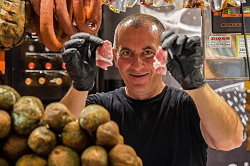 Exploring Mercat de l'Olivar, Palma's best market