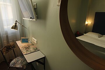 A room with a desk and a mirror and a sign that says ' aida ' on it