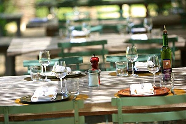 La Chassagnette Restaurant, Arles garden