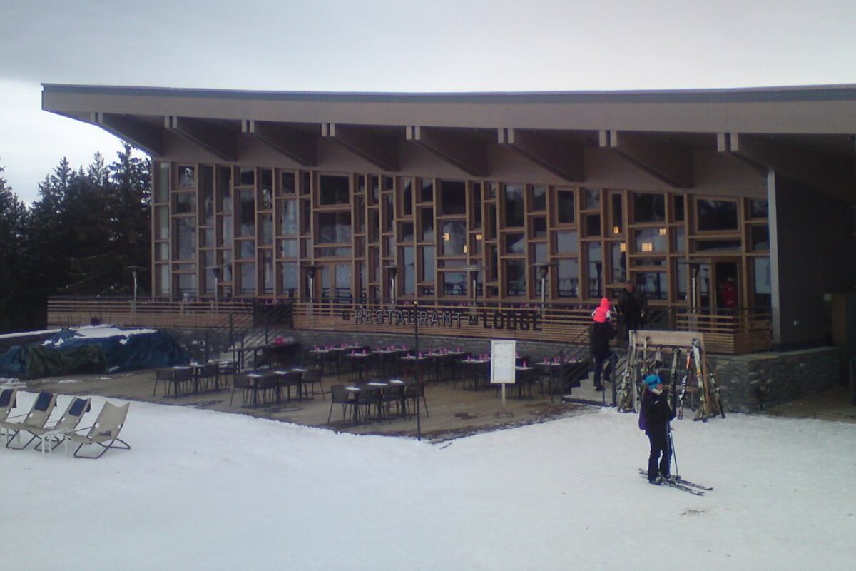 a restaurant terrace in les arcs