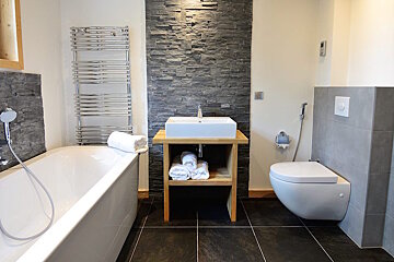 Mountain Whisper Chalet, Morzine bathroom