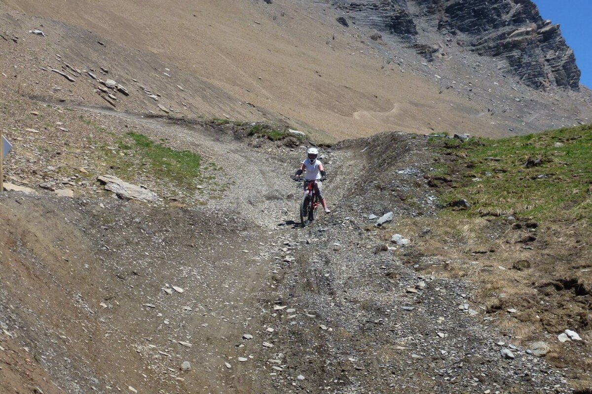 a rocky trail on 2 alpes bike park