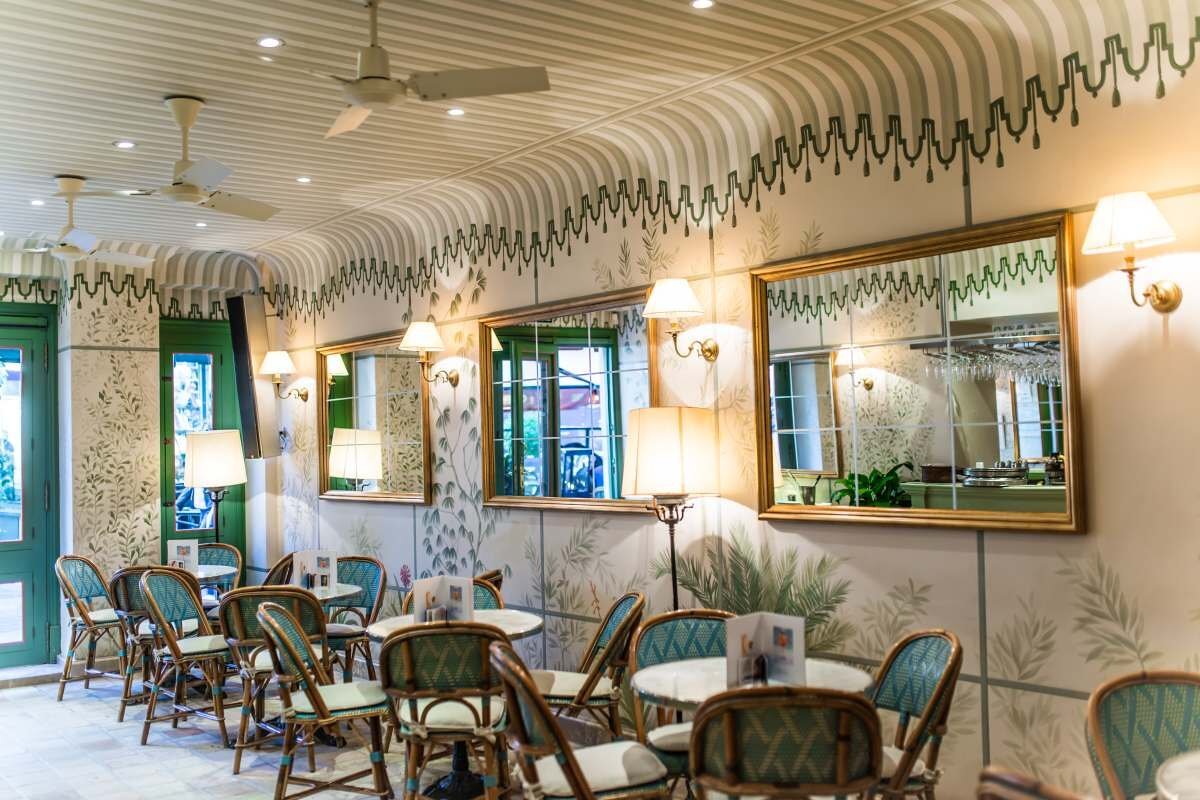 Interior of Cappucino Grand Cafe Borne