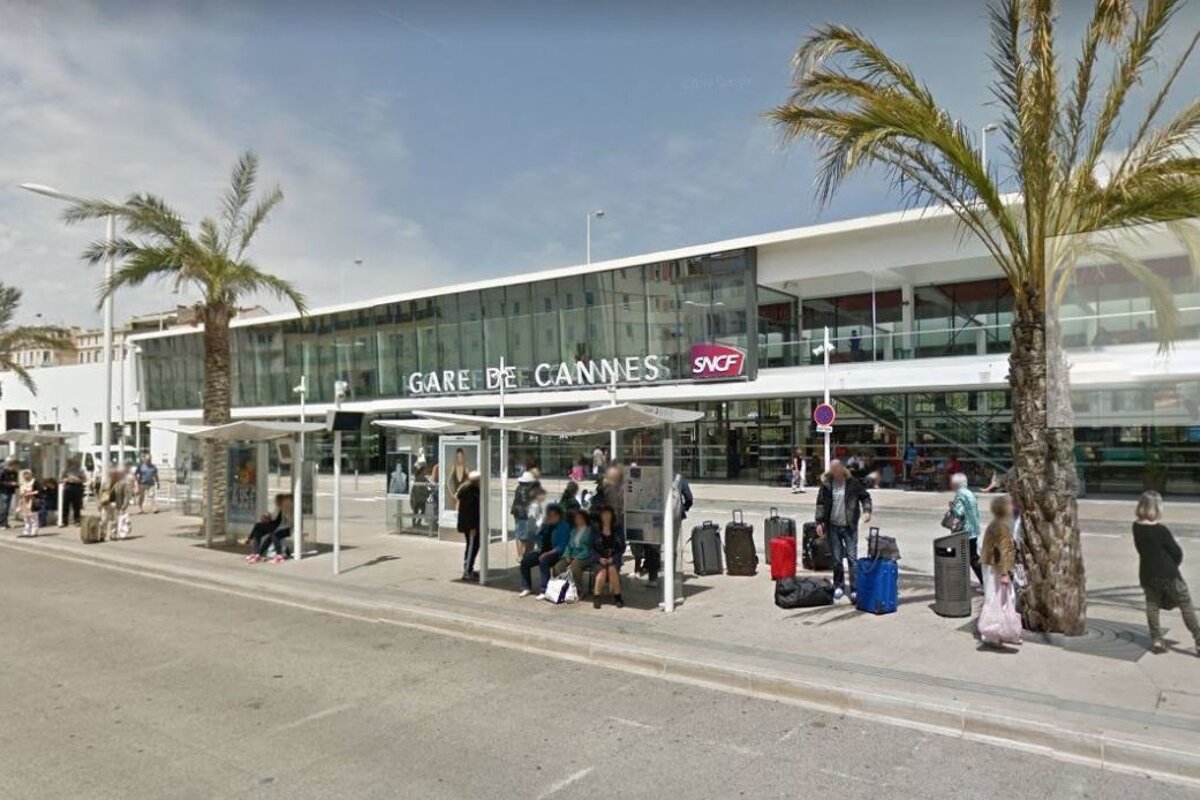 The exterior of the cannes train station