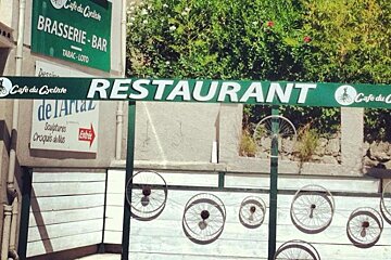 Cafe du Cycliste, Grasse exterior