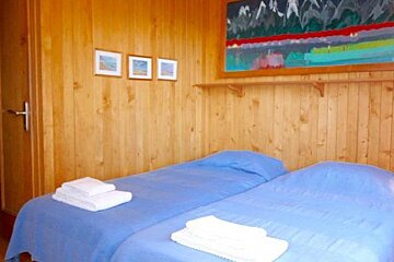 Christina Chalet, Verbier - Centre twin bedroom