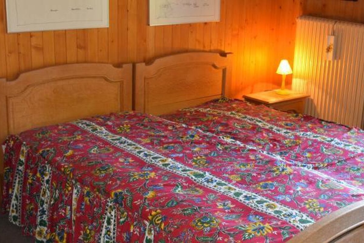 Christina Chalet, Verbier - Centre twin bedroom