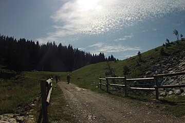 two mountain bikers on a trail in Les Gets
