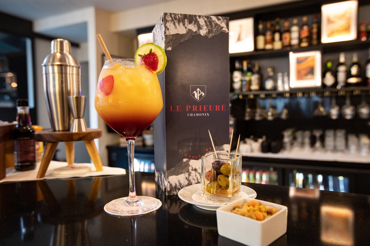 A bar with a drink and a menu that says le prieur