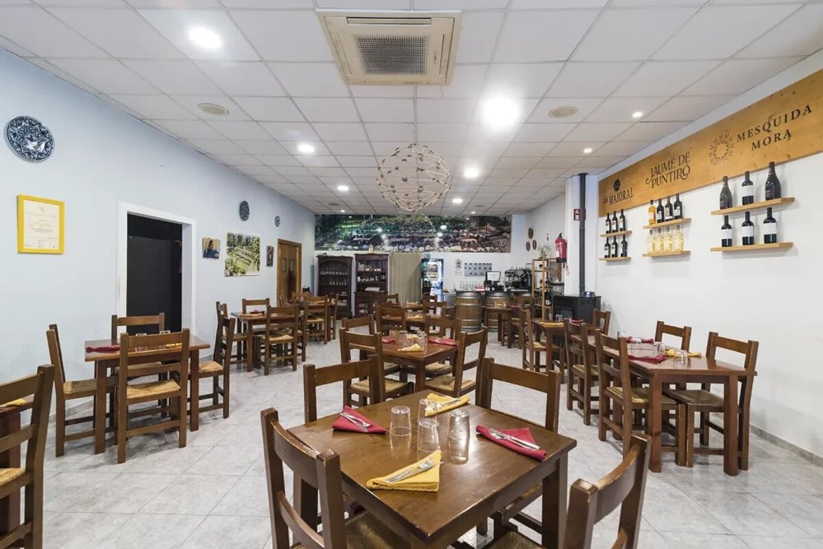 interior at Es Ginebro