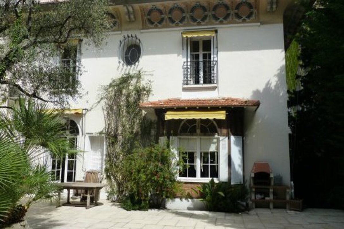 Prado Immobilier Estate Agents, Marseille exterior