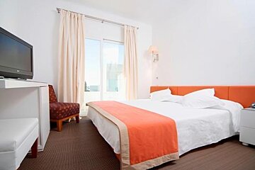 UR Portofino Hotel, Ciudad Jardín double bedroom