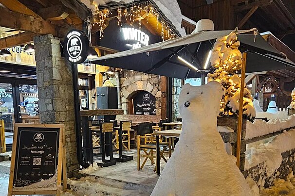 exterior terrace of winter Cafe in Val Thorens