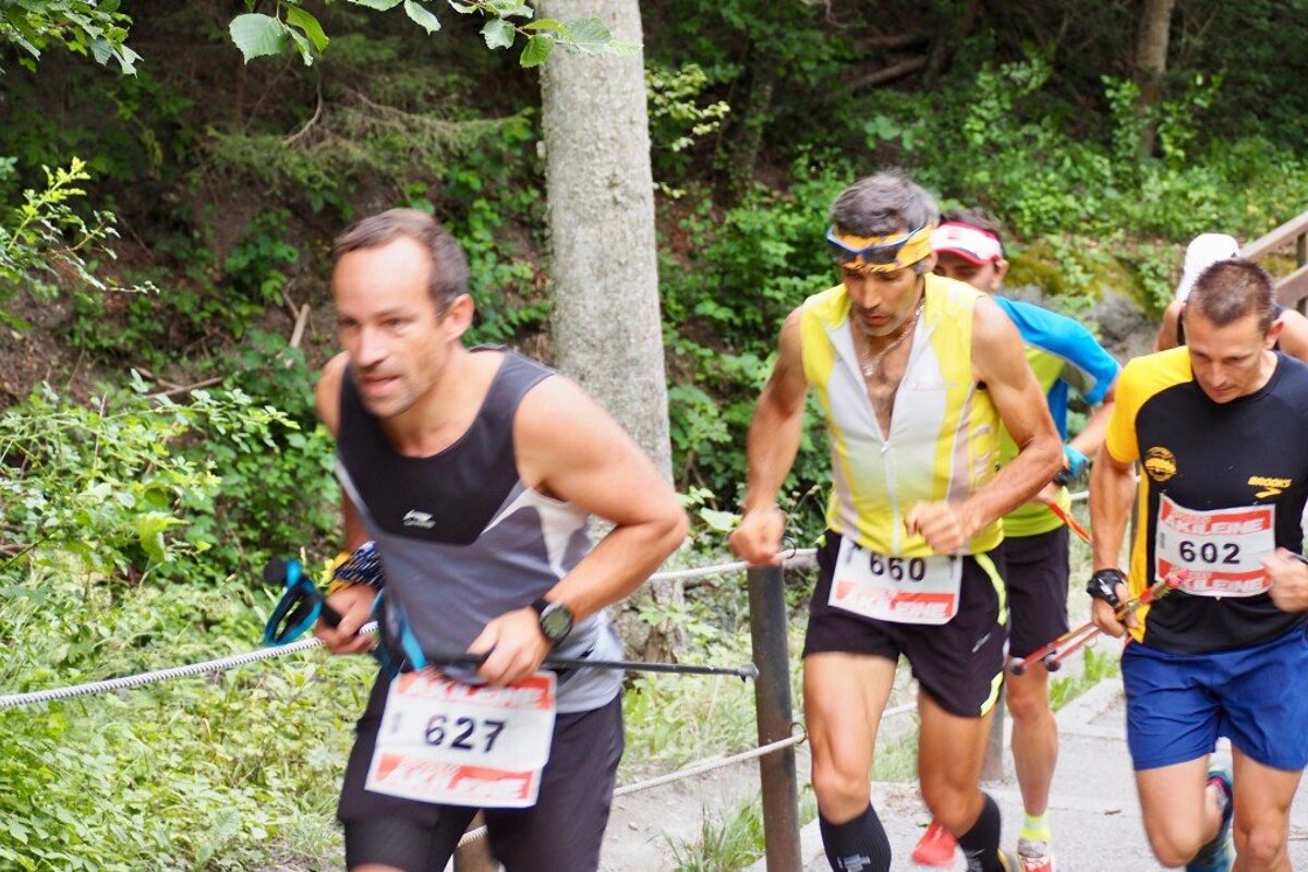 trail runners in competition